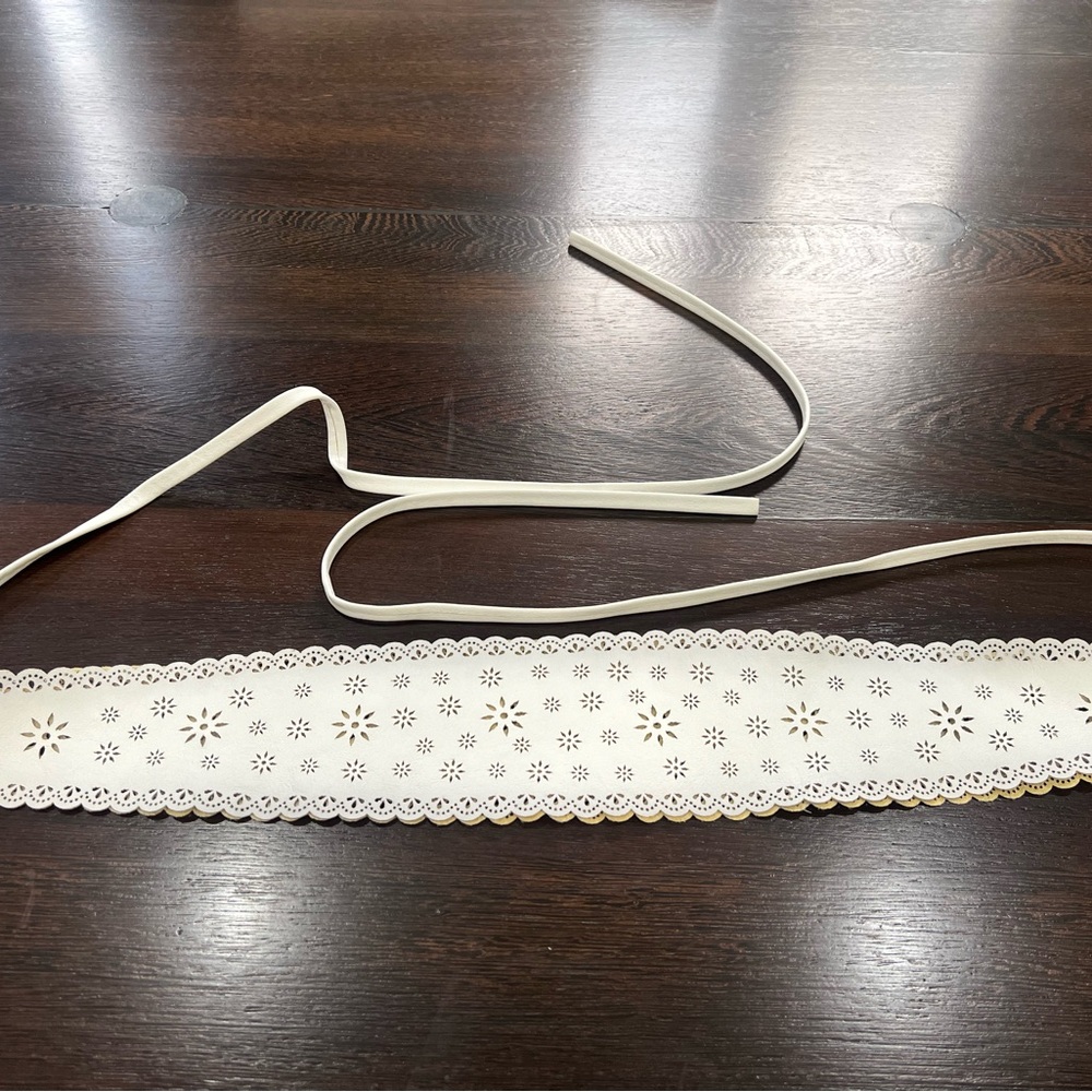 Elegant Cream Lace Belt